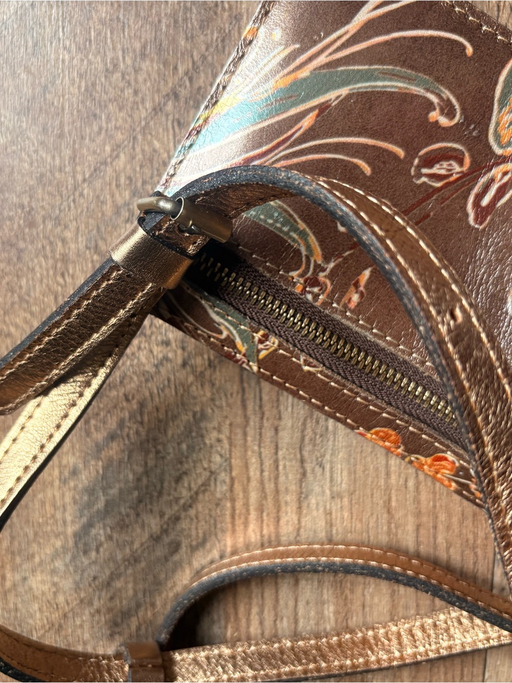 Patricia Nash NEW Floral Leather Crossbody Phone Bag in Brown & Copper Tones - Picture 4 of 6
